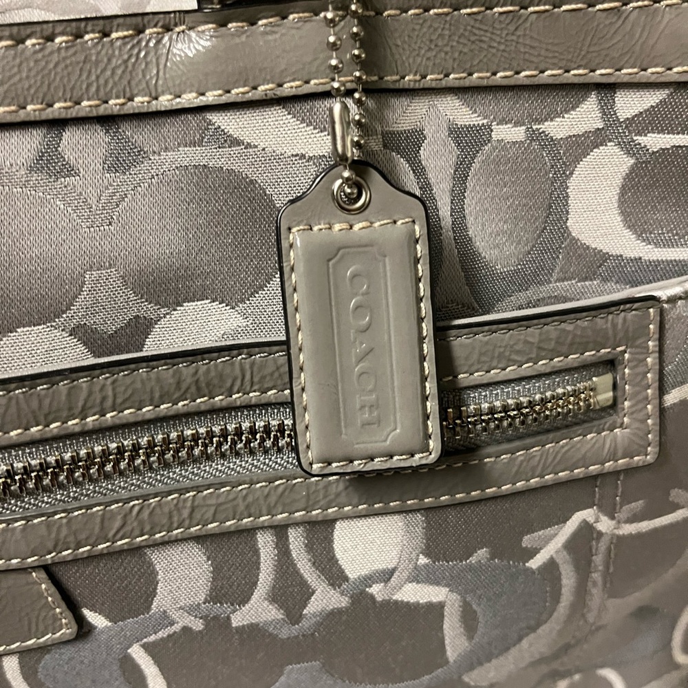 Coach Signature Tote Shoulderbag - Picture 3 of 7
